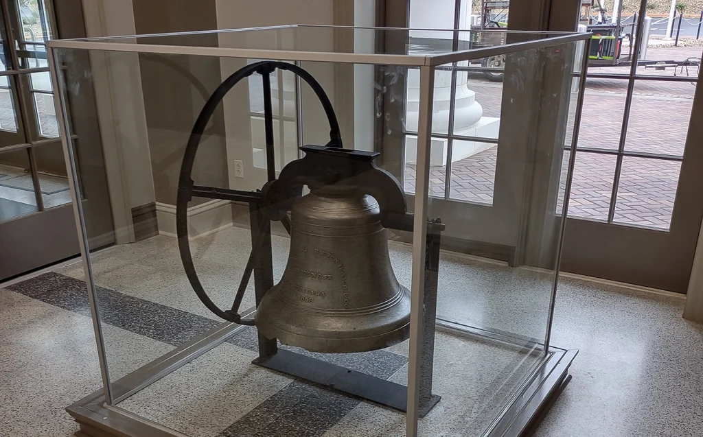 Lincoln Courthouse Bell Case